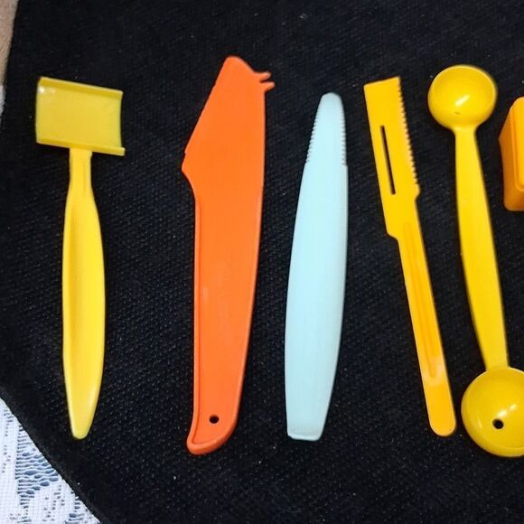 10 pc. -32 C. bowl, pastry sheet, & vtg 8 pc. Utensil Set in Yellow and Orange - Picture 10 of 11